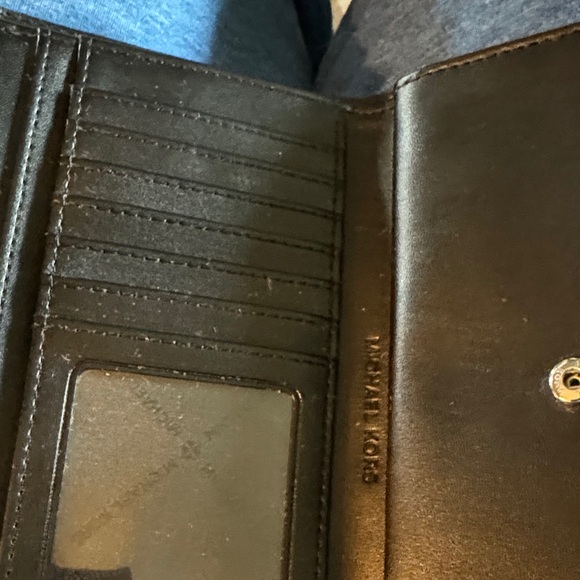 Michael Kors Black Jet Set Go Wallet - Picture 6 of 8